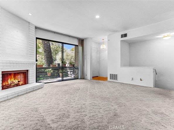 21821 Burbank 145, Woodland Hills CA 91367