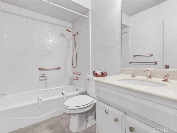 21821 Burbank 145, Woodland Hills CA 91367