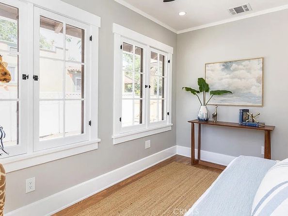 977 N Hill Avenue, Pasadena CA 91104