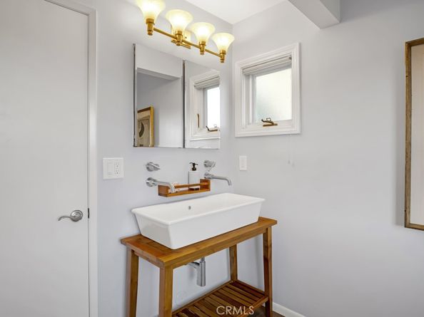 8615 Skyline Drive, Los Angeles CA 90046