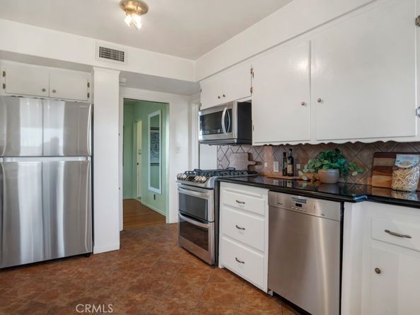 8615 Skyline Drive, Los Angeles CA 90046