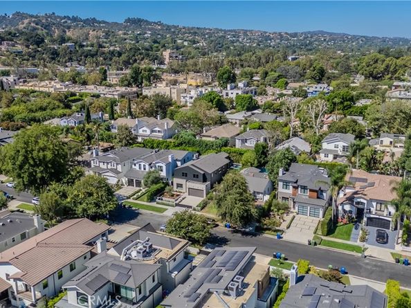 4239 Rhodes Avenue, Studio City CA 91604
