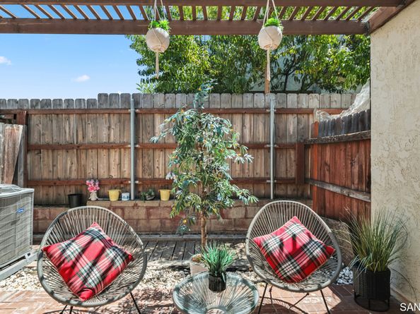 209 Espanas GLN, Escondido CA 92026