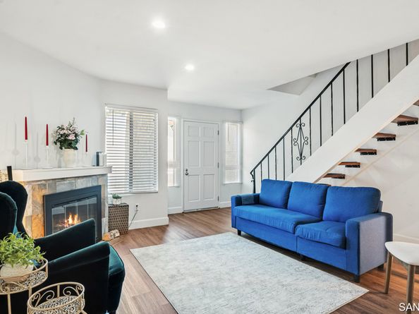 209 Espanas GLN, Escondido CA 92026