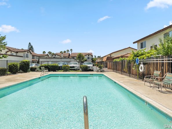 209 Espanas GLN, Escondido CA 92026