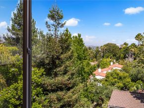 3751 Prestwick, Los Angeles CA 90027