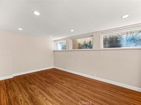 3751 Prestwick, Los Angeles CA 90027