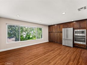 3751 Prestwick, Los Angeles CA 90027