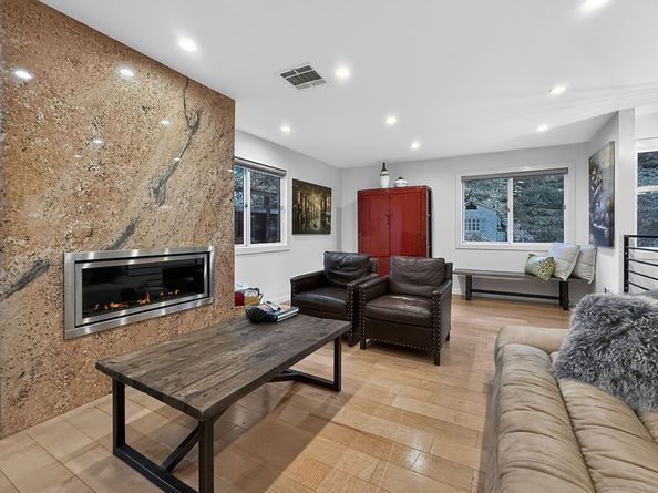 1655 N Beverly Glen, Los Angeles CA 90077