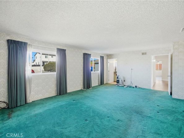 4975 Loris, San Diego CA 92105