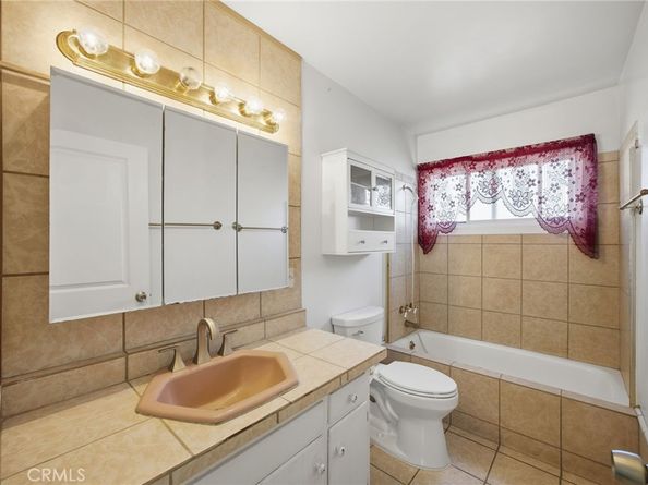 4975 Loris, San Diego CA 92105