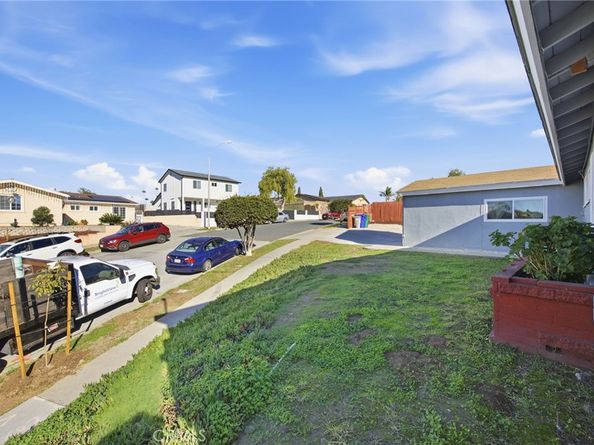 4975 Loris, San Diego CA 92105