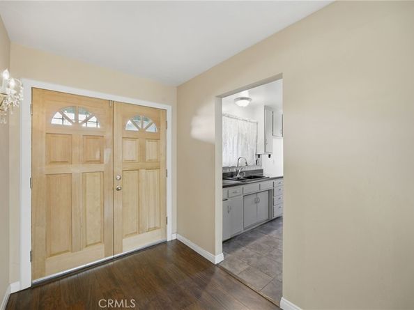 4975 Loris, San Diego CA 92105