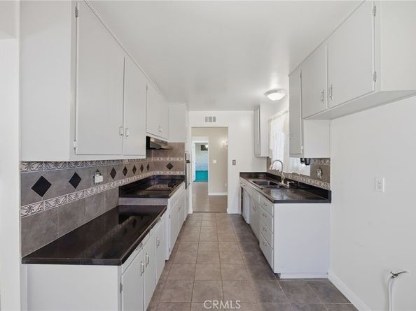 4975 Loris, San Diego CA 92105