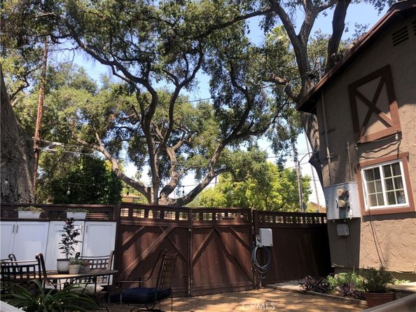 1860 N Summit Avenue, Pasadena CA 91103