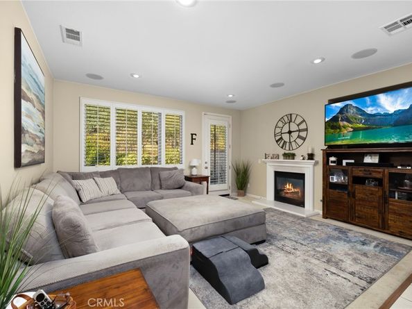 653 E Gardenia Drive, Azusa CA 91702