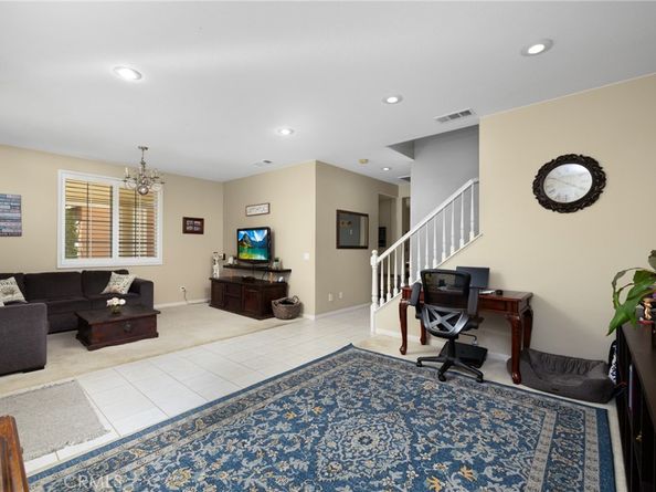 653 E Gardenia Drive, Azusa CA 91702