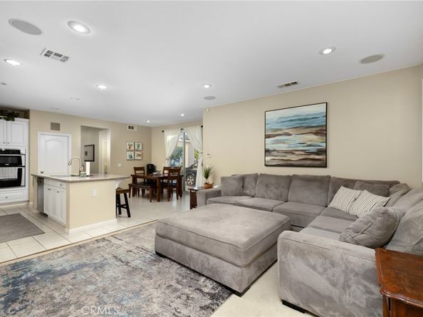 653 E Gardenia Drive, Azusa CA 91702