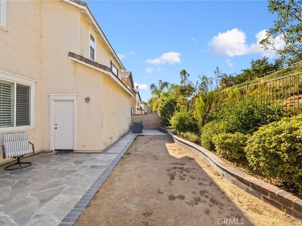 653 E Gardenia Drive, Azusa CA 91702