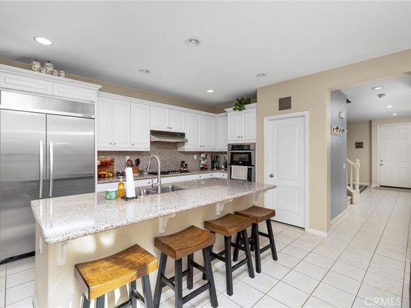 653 E Gardenia Drive, Azusa CA 91702