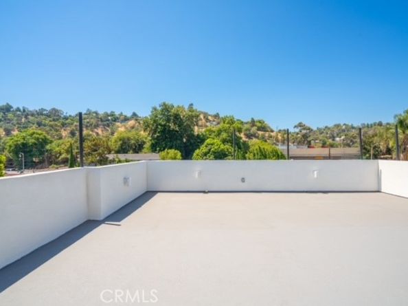 2672 Newell, Los Angeles CA 90039