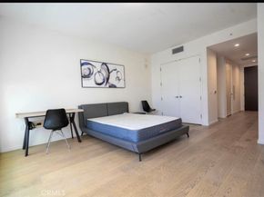 877 Francisco 517, Los Angeles CA 90017