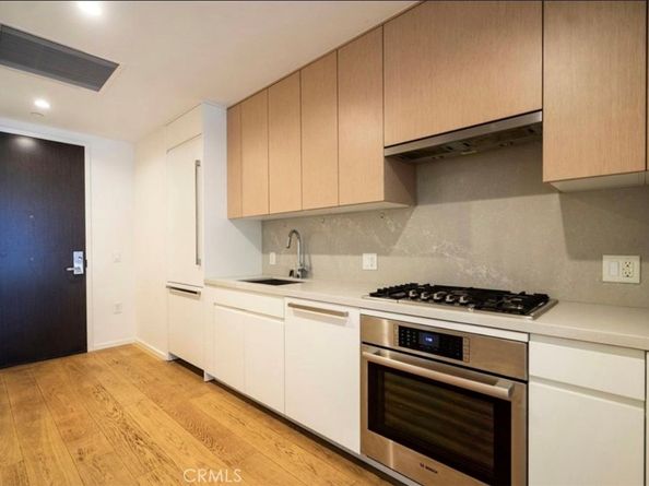 877 Francisco 517, Los Angeles CA 90017