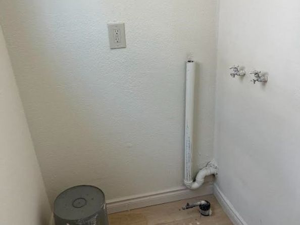 1353 1353 W 90th, Los Angeles CA 90044