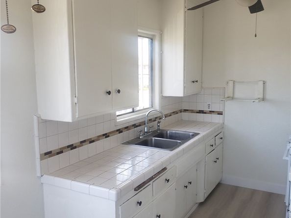 1353 1353 W 90th, Los Angeles CA 90044