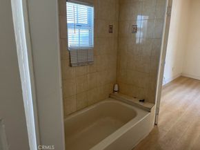 1353 1353 W 90th, Los Angeles CA 90044