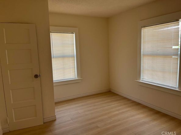 1353 1353 W 90th, Los Angeles CA 90044