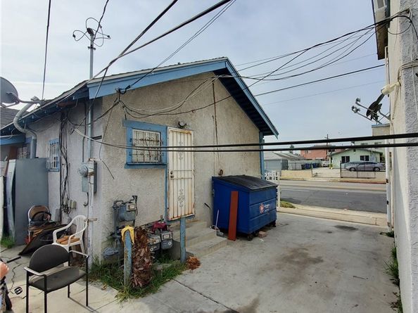 1353 1353 W 90th, Los Angeles CA 90044