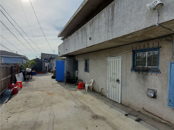 1353 1353 W 90th, Los Angeles CA 90044