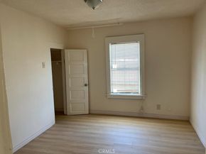 1353 1353 W 90th, Los Angeles CA 90044