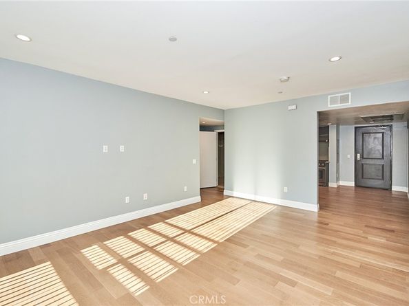 2939 Leeward Avenue #512, Los Angeles CA 90005