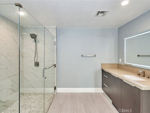 2939 Leeward Avenue #512, Los Angeles CA 90005