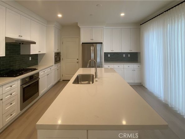 110 Sunnyside, Irvine CA 92618