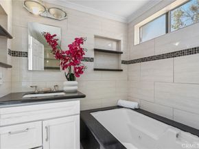 26 Helena 69, Irvine CA 92604
