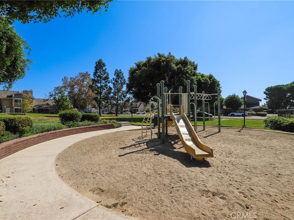 26 Helena 69, Irvine CA 92604