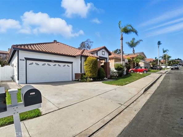 2071 Crescent, Signal Hill CA 90755