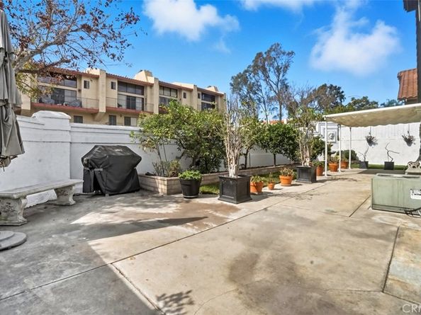 2071 Crescent, Signal Hill CA 90755