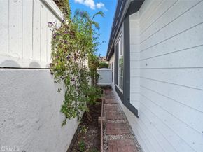 2071 Crescent, Signal Hill CA 90755