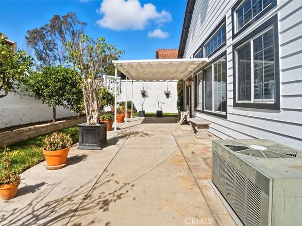 2071 Crescent, Signal Hill CA 90755