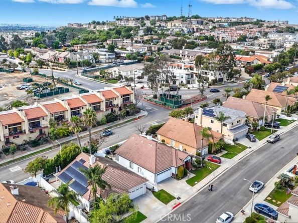 2071 Crescent, Signal Hill CA 90755