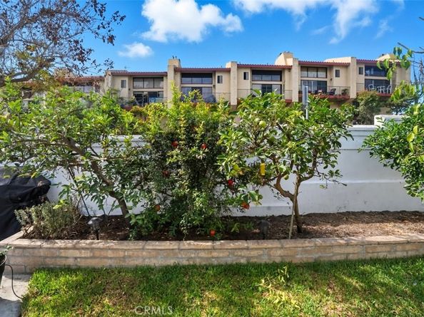 2071 Crescent, Signal Hill CA 90755