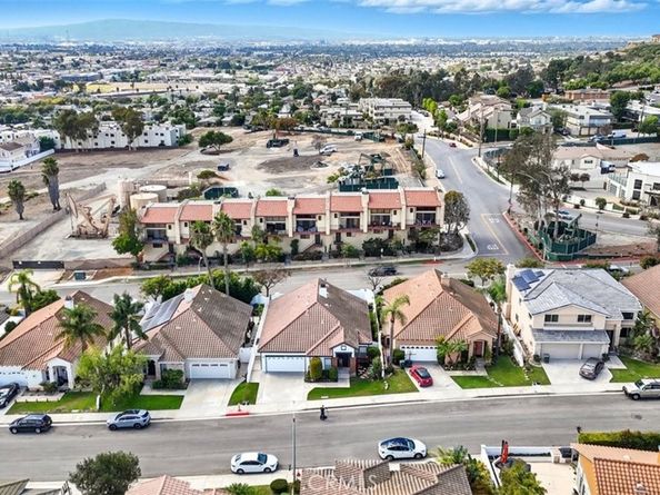 2071 Crescent, Signal Hill CA 90755