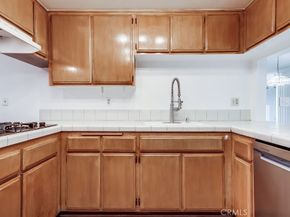 2722 E 20th Street 104, Signal Hill CA 90755