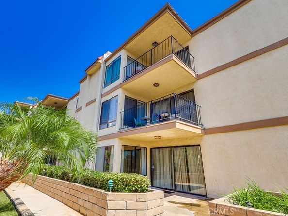 2722 E 20th Street 104, Signal Hill CA 90755