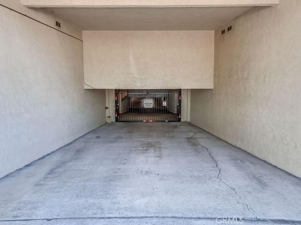 2722 E 20th Street 104, Signal Hill CA 90755