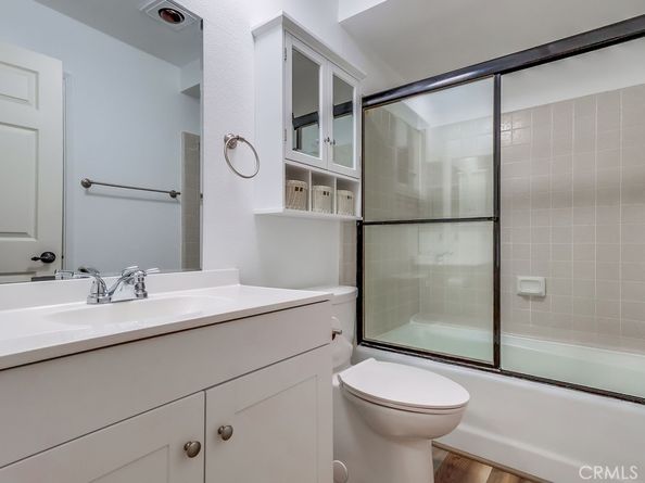 2722 E 20th Street 104, Signal Hill CA 90755